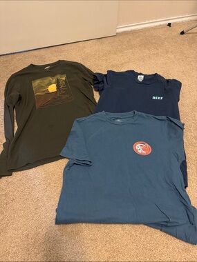 (3 shirts) Reef, o’Neill’s, Old Navy men’s shirt shirts.
